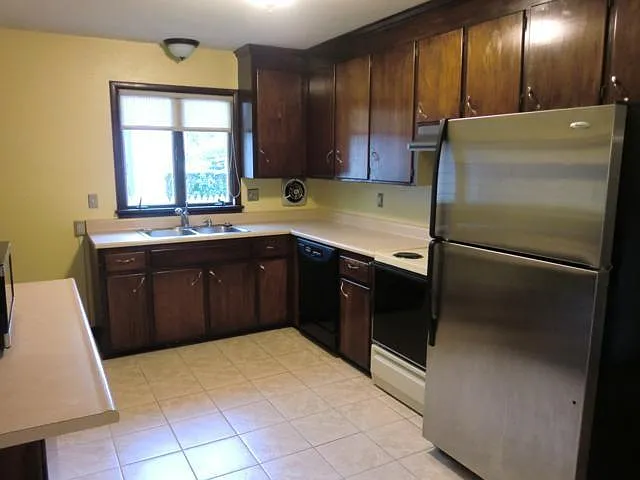 114 Rossiter Rd — Photo 6
