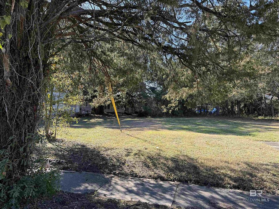 2nd image of 460 Dexter Ave