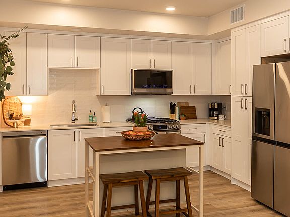5th image of 2475 Victoria Ave #2003