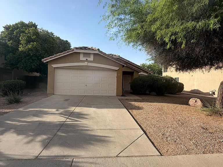 542 W Princeton Ave — Photo 2