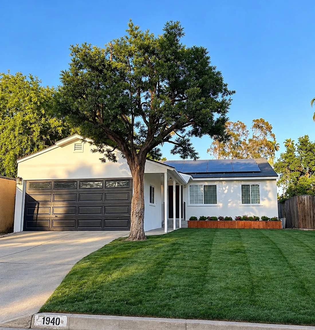 1940 Maiden Ln — Photo 1