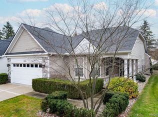 3534 Riverside Dr, Auburn Hills, MI 48326