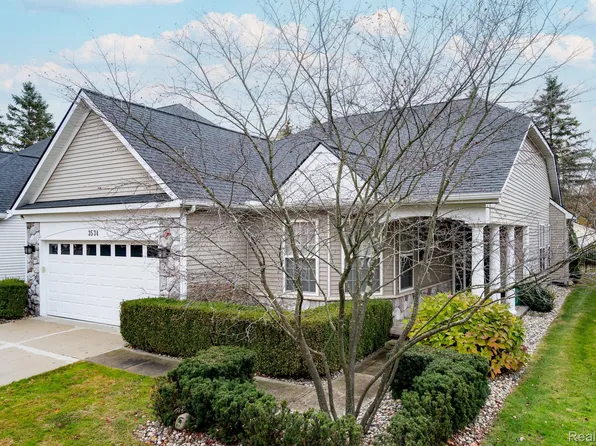 3534 Riverside Dr, Auburn Hills, MI 48326