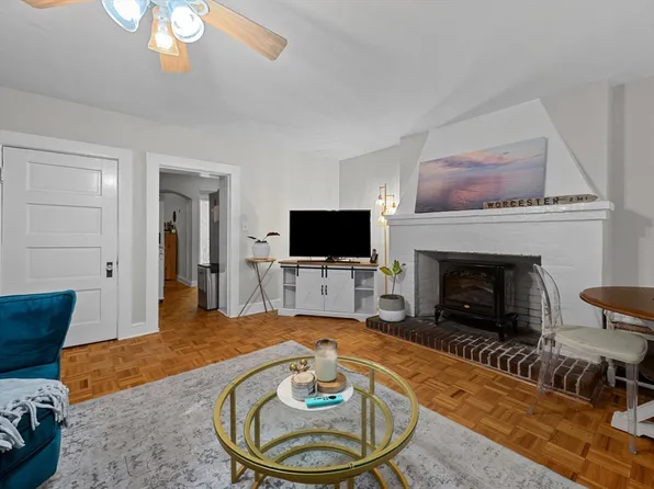 36 Elm St #B, Worcester, MA 01609