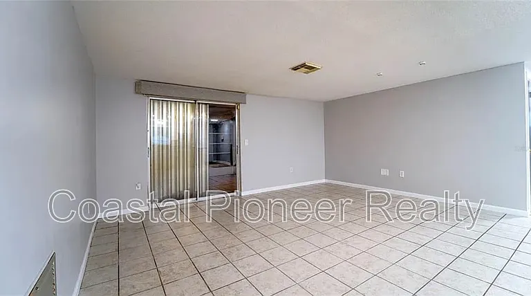 7713 Heather St — Photo 8