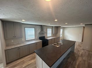 285 Dakota Ct #285, Belleville, MI