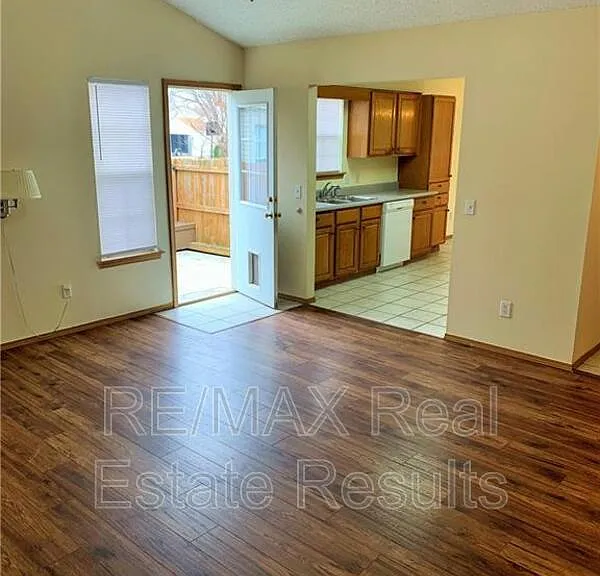 1203 Spring St — Photo 3