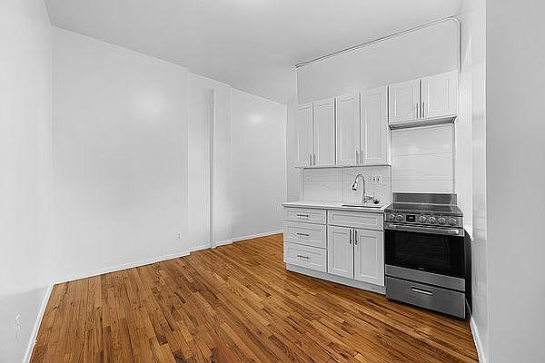 1st image of 122 Norfolk St #34