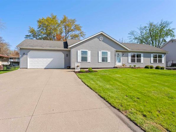 108 Fairview Dr, Wellman, IA 52356