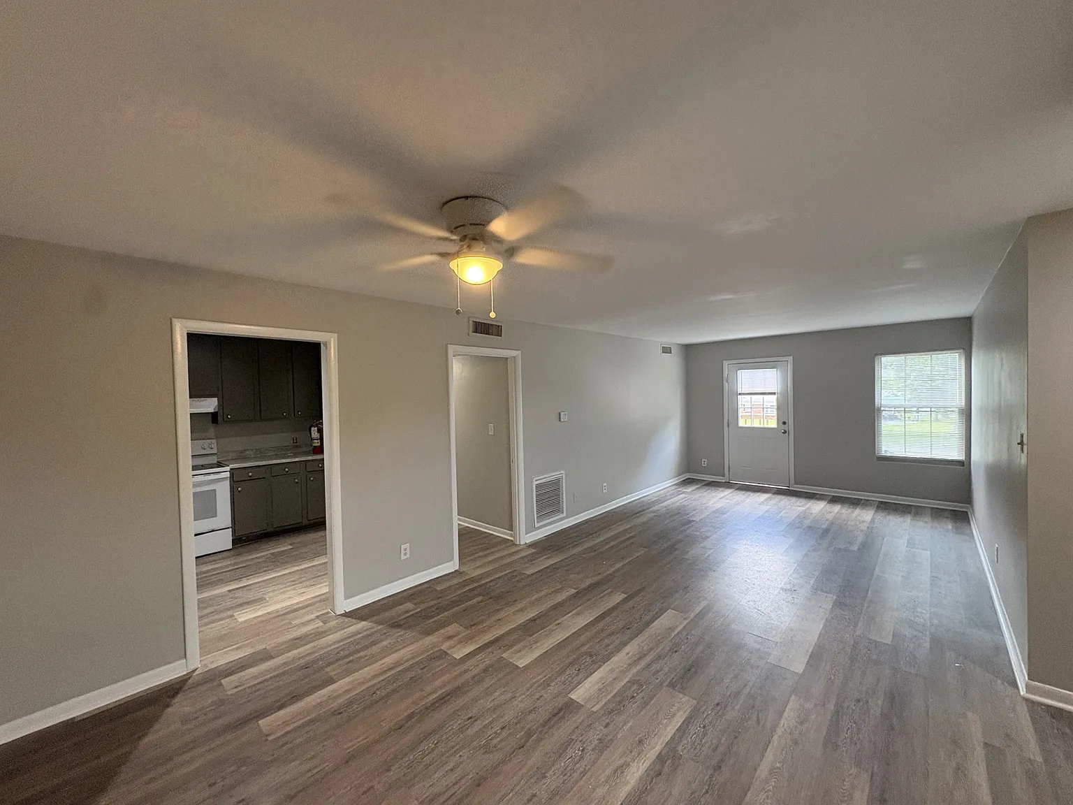 2 bed, 2.0 bath, 950 sqft, $1,195 — Photo 2