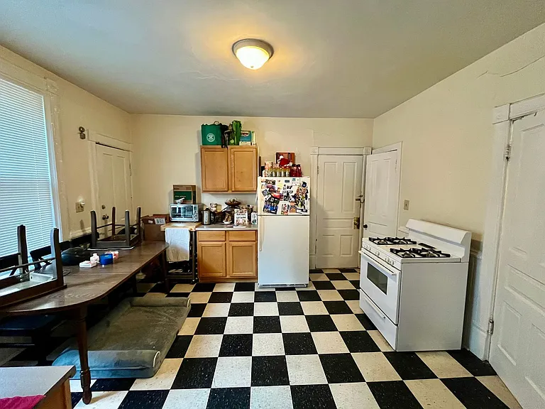 2437 N Weil St — Photo 4