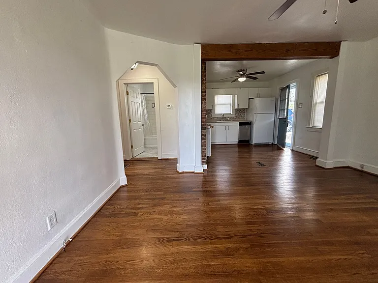 950 Morgan Ave SE — Photo 3
