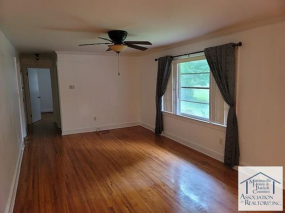 3rd image of 1262 Laurel Ln