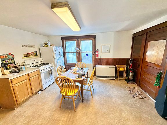 2nd image of 461-463 Colchester Ave #461