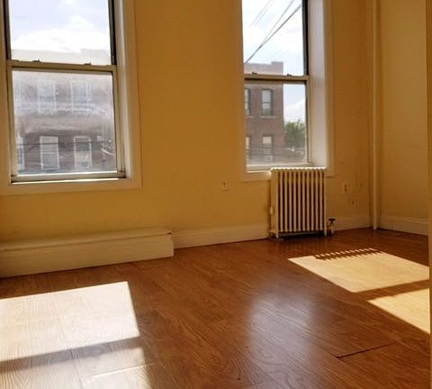 4th image of 3161 33rd St APT 2F