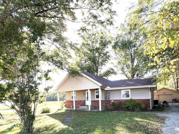 485 Martie Rd, Elkville, IL 62932