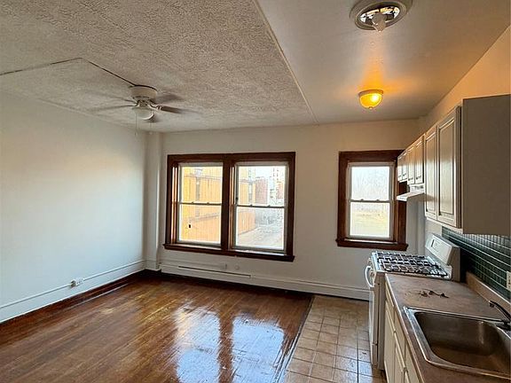 4th image of 2627 John R 3 St #103