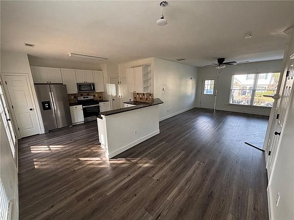 4th image of 200 Wellisford Ct