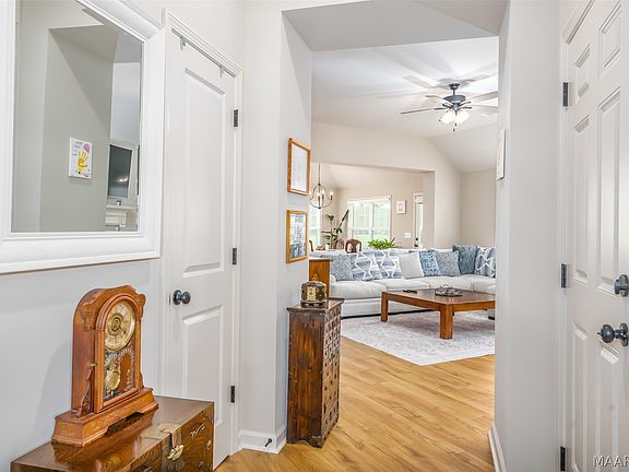 3rd image of 10848 Lansbury Ct
