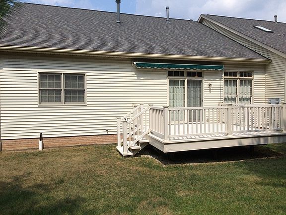 Rear
						:
						Vinyl deck with electric Sun Setter awning