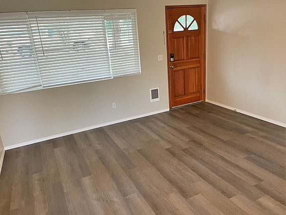 3rd image of 3011 184th Pl NE