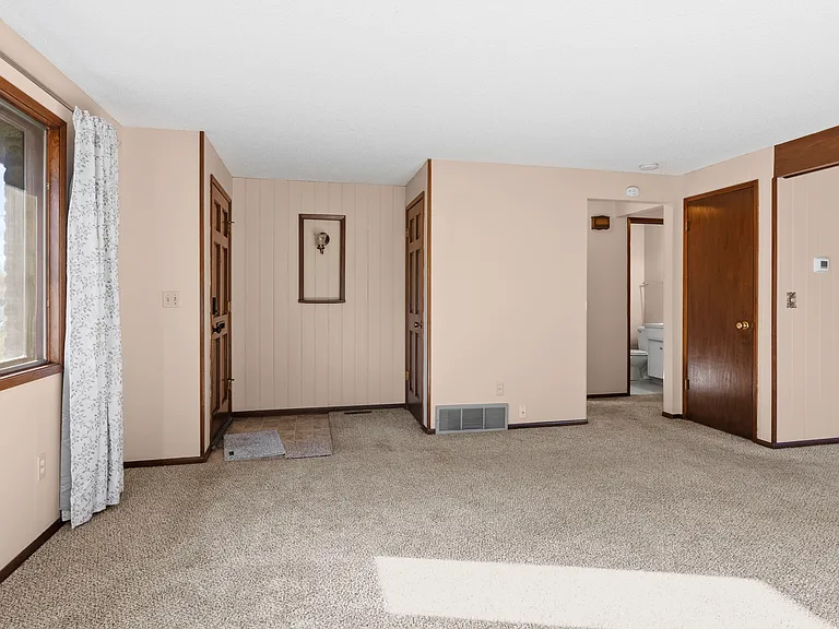 5534 N Driscoll Blvd — Photo 4