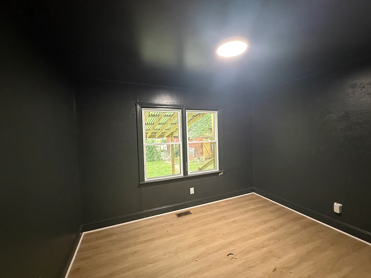 3 bed, 1060 sqft, $2,150 — Photo 3