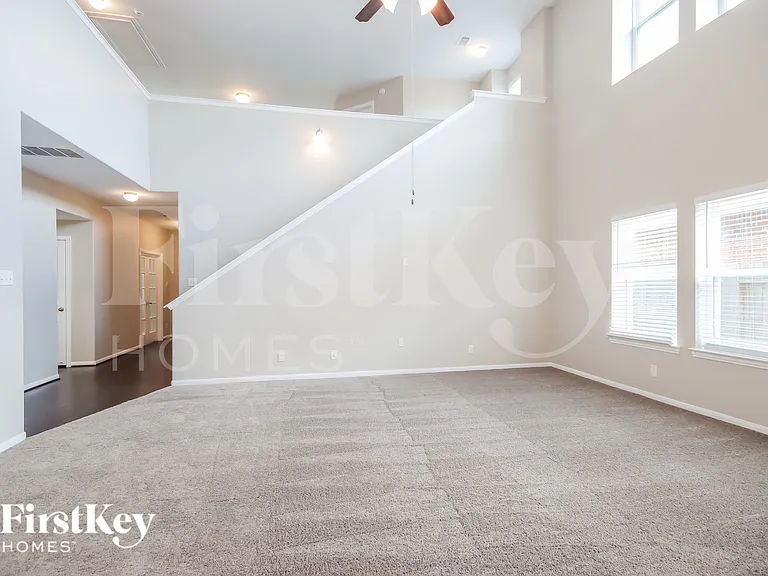 10002 Chase Ct — Photo 3