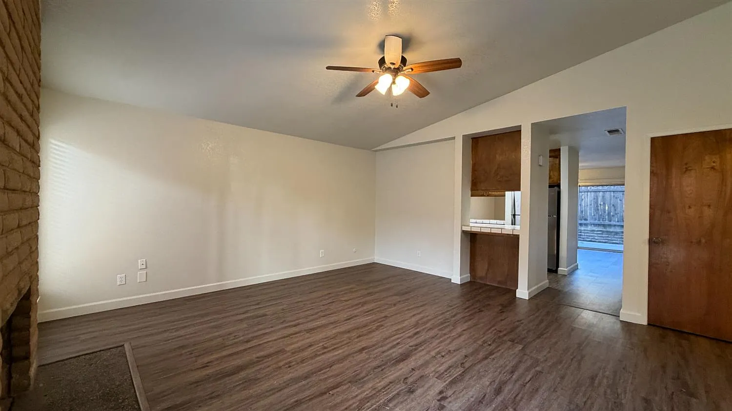 2 bed, 1300 sqft, $1,875 — Photo 3