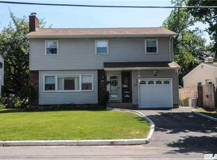 18 Miller Pl, Huntington Station, NY 11746