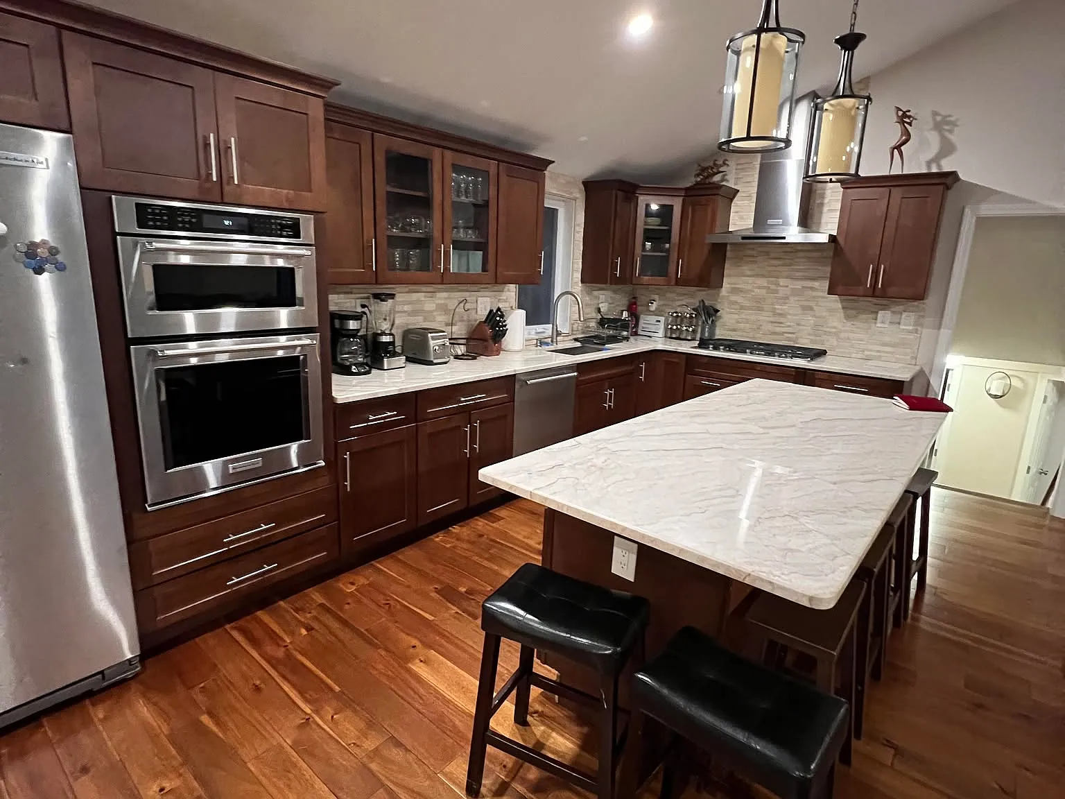 3 bed, 2300 sqft, $5,000 — Photo 1