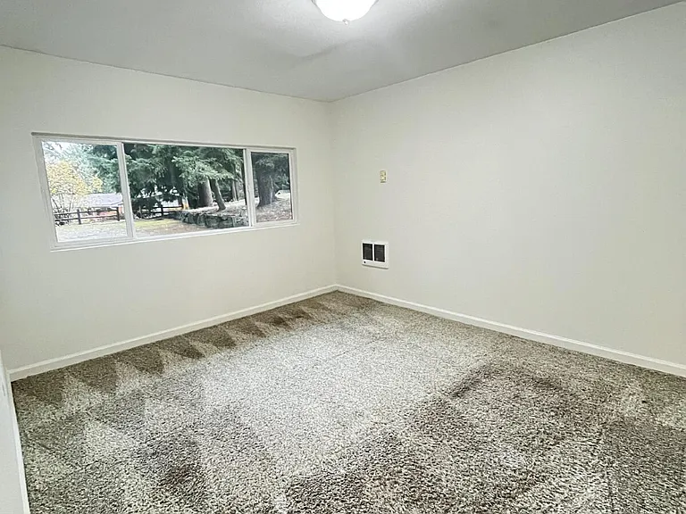 2431 S Meridian — Photo 9