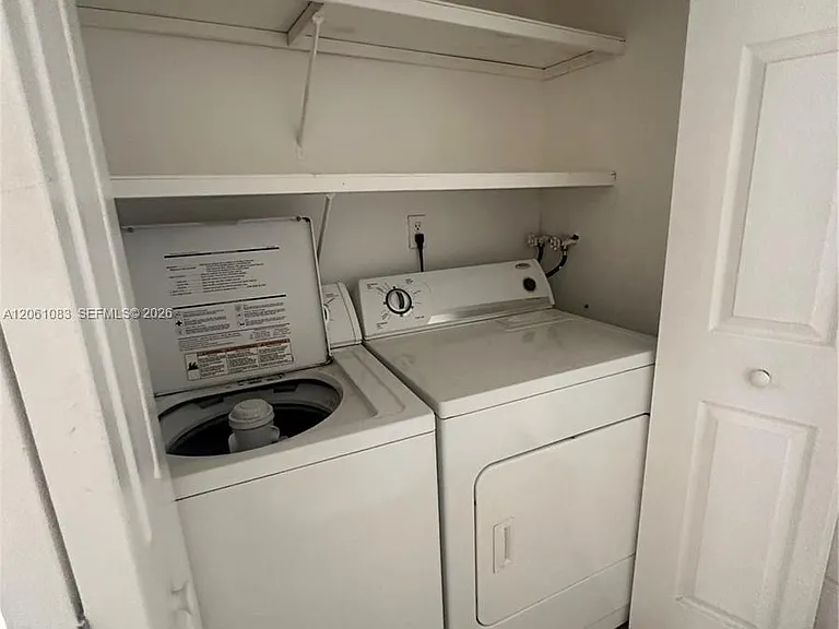 8290 Lake Dr #517 — Photo 5