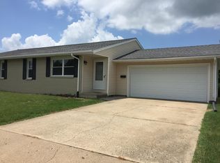 1401 Miller St, Washington, IL 61571