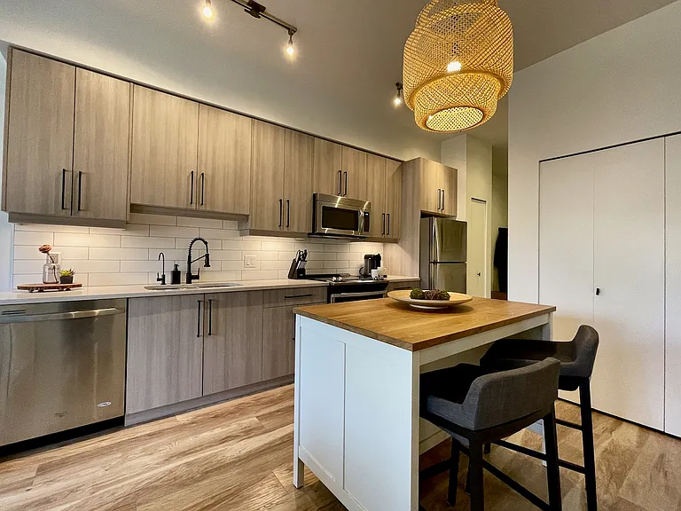 595 Pandora Ave #203 — Photo 3