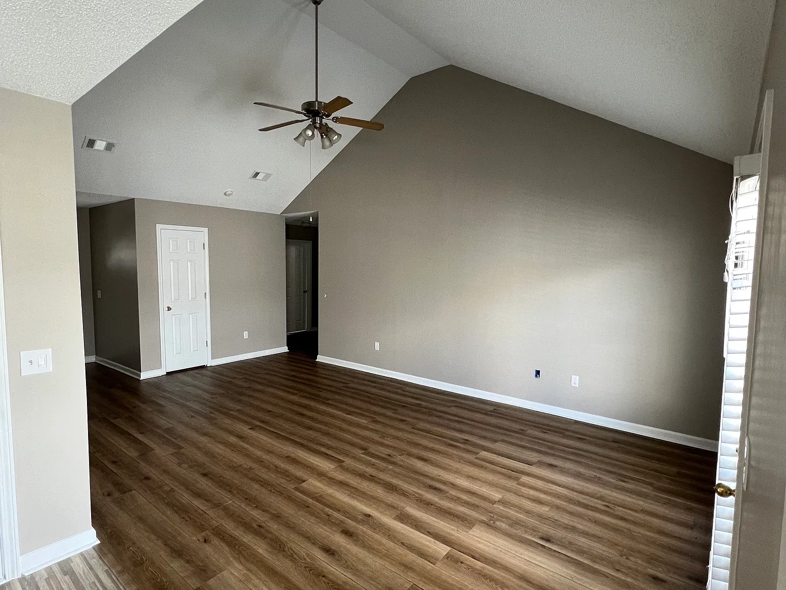 111 Pasofina Dr — Photo 4