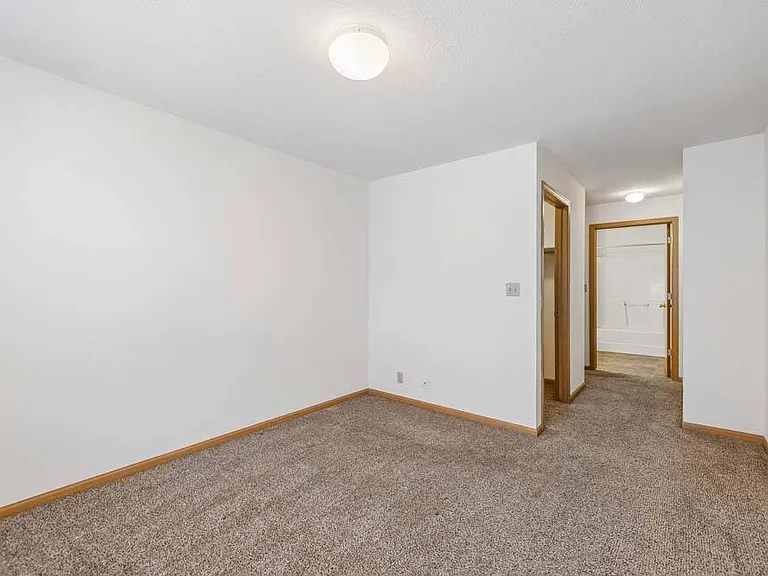 Highland View Apartments — Photo 237