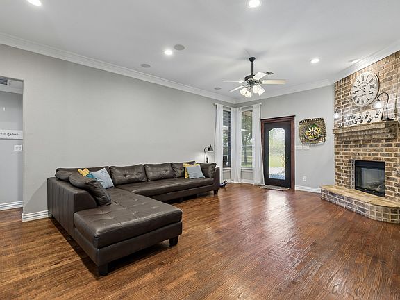 4th image of 901 Morton Hill Ln