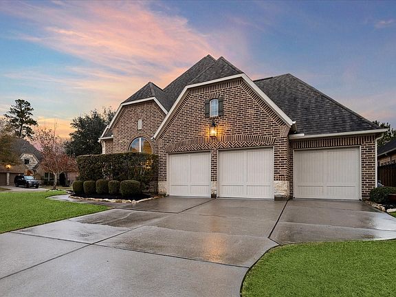 4th image of 1318 Blantyre Way