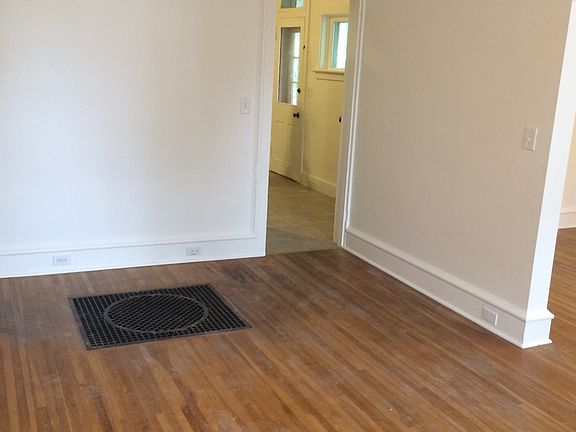 5th image of 135 S Charlotte St