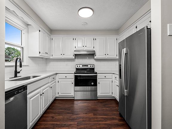 5th image of 2286 Ermine Dr