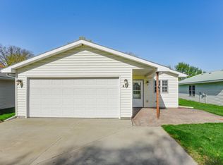 411 N Walnut St, Belle Plaine, MN 56011