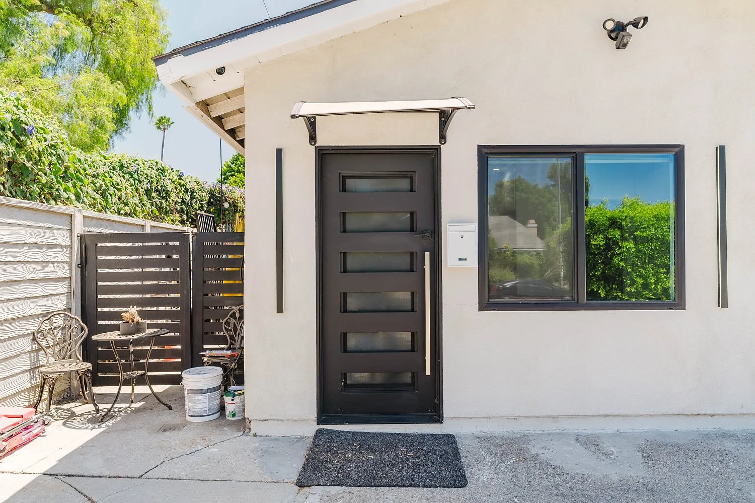Studio, 800 sqft, $1,800 — Photo 3
