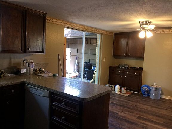 Kitchen dining area