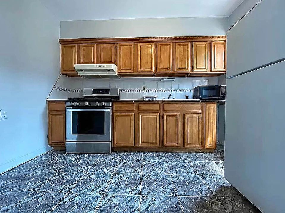 1st image of 934 Atlantic Ave APT 2