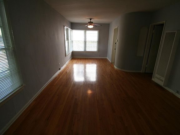4th image of 1122 N Fuller Ave