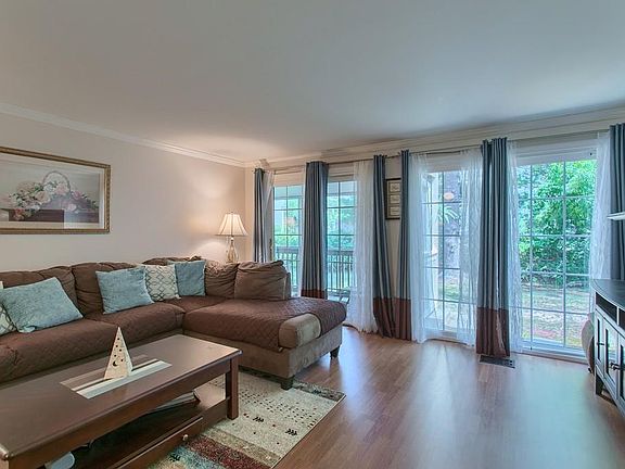3rd image of 6 Essex Green Ln #B
