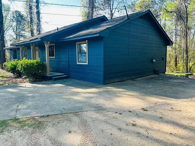 6165 Radford Dr — Photo 3