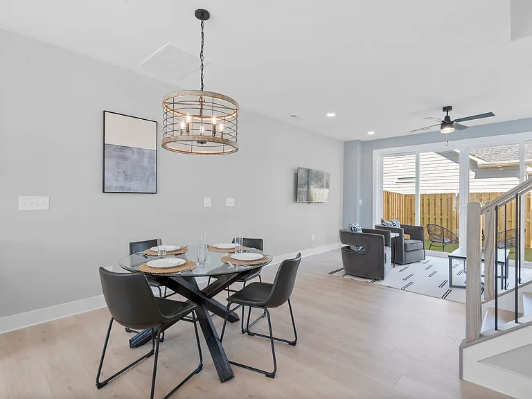 206 Freeland Ln — Photo 8