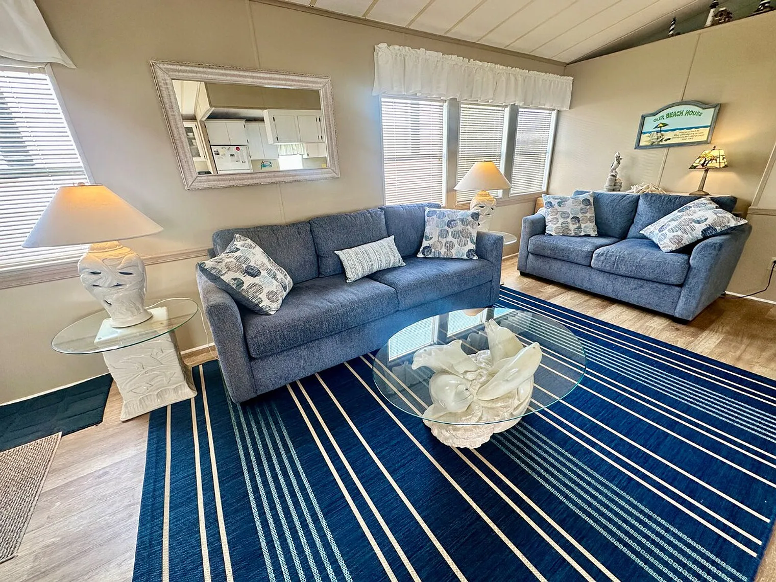 2 bed, 1.0 bath, $4,927 — Photo 1